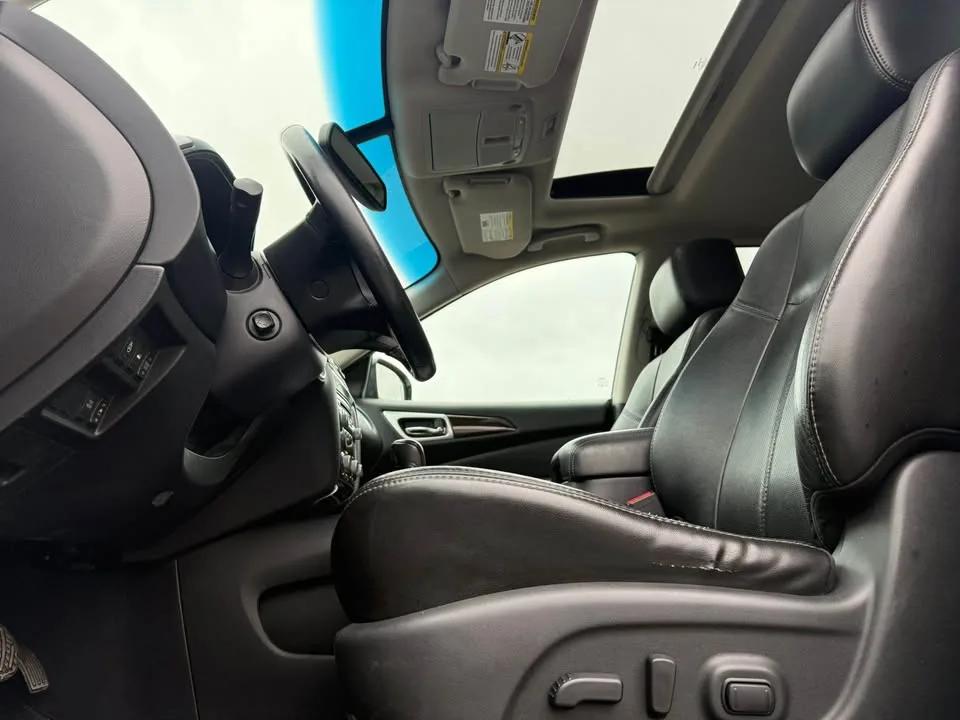 2014 Nissan Pathfinder SL photo 4