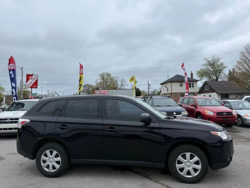 2014 Mitsubishi Outlander SE photo 3